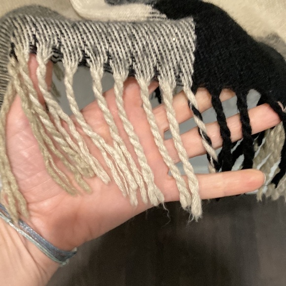 Black and Tan Super Soft Plaid Scarf 28 x 70 - Picture 7 of 9